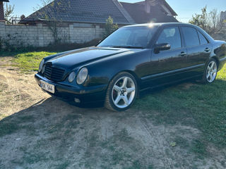 Mercedes E-Class foto 2