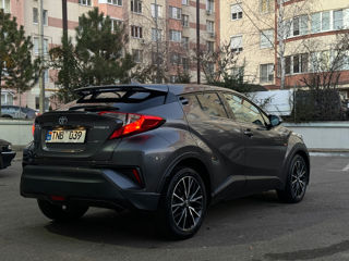 Toyota C-HR foto 2