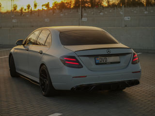 Mercedes E-Class foto 3