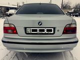 BMW 5 Series foto 8