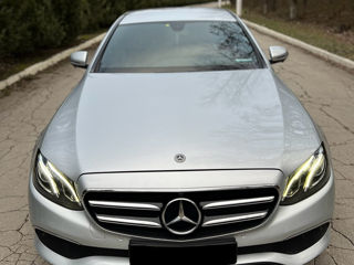 Mercedes E-Class foto 1