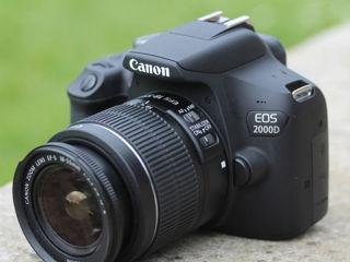 Canon EOS 2000D Nou in cutie.