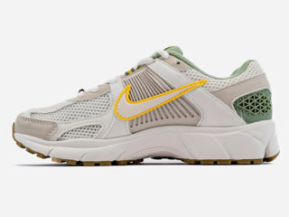 Nike Wmns Air Zoom Vomero 5 Pale Ivory Oil Green Women's foto 7