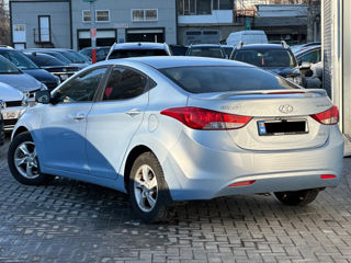 Hyundai Elantra foto 5