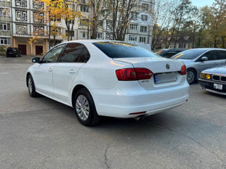 Volkswagen Jetta foto 2