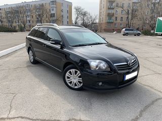 Toyota Avensis foto 1