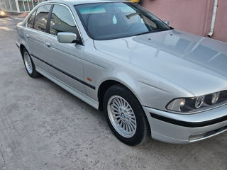 BMW 5 Series foto 4