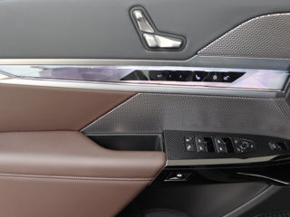 BMW i7 foto 7