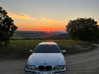 BMW 5 Series foto 5