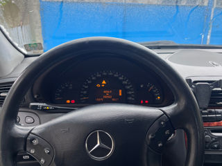 Mercedes C-Class foto 3