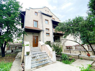 Casă în 3 nivele! str. str. G. Enescu, Buiucani, 350m2 + 8 ari! foto 1