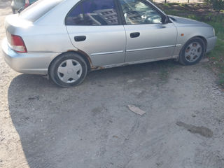 Hyundai Accent foto 4