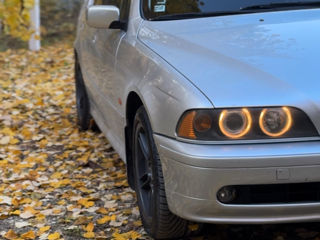 BMW 5 Series foto 4