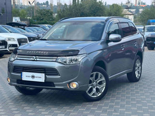 Mitsubishi Outlander фото 1