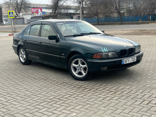 BMW 5 Series foto 2