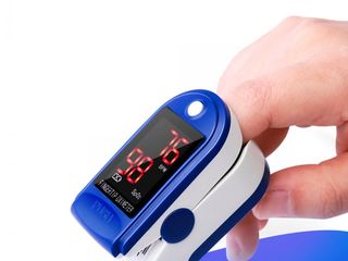 Пульсоксиметр на палец для измерения уровня кислорода в крови
