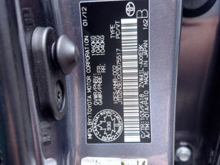 Toyota Prius v foto 10