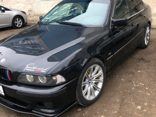 BMW 5 Series foto 1