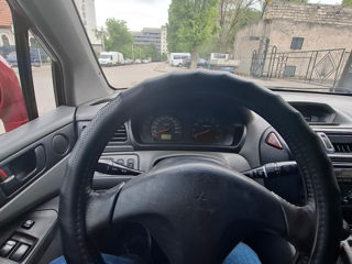 Mitsubishi Space Runner foto 7
