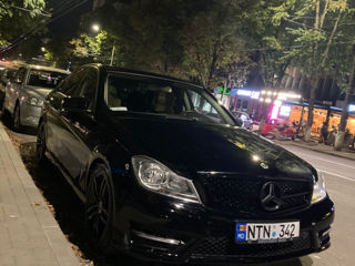 Mercedes C-Class foto 1