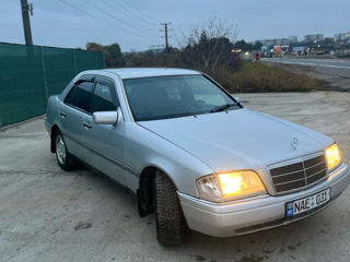 Mercedes C-Class foto 2