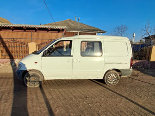 Nissan Serena foto 3