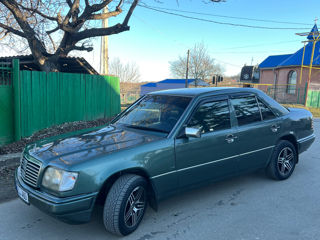 Mercedes E-Class foto 2