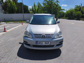 Toyota Avensis Verso foto 0