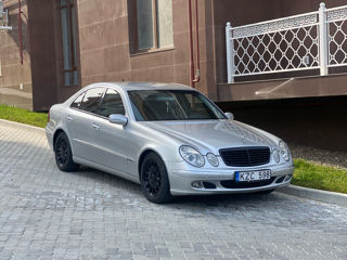 Mercedes E Class foto 2