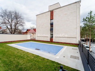 Townhouse modern cu piscină în centrul orașului lângă Valea Morilor! foto 3