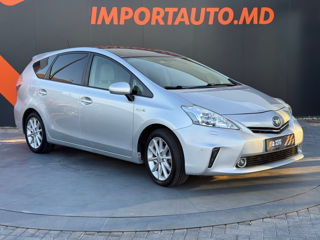 Toyota Prius v foto 4