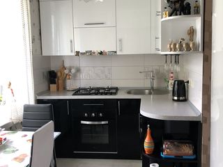 Apartament dotat cu tot necesarul, reparatie calitativa. foto 8