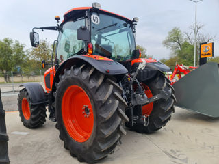 Kubota M6-121 Utility foto 3