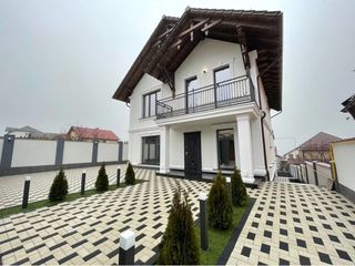 Vîn casă în  Durlești Variantă albă 260 m2 Pe 5 ari teren foto 2