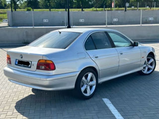 BMW 5 Series foto 6