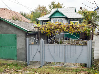 Casa din cotelet + garaj in Straseni foto 1