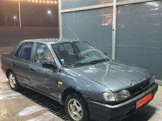 Nissan Sunny foto 4