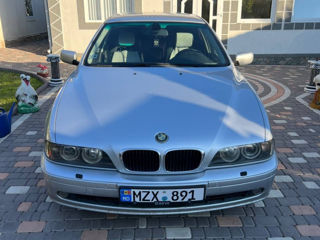 BMW 5 Series foto 2