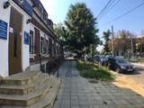 București colț Petru Movila. 350 m2, 3 ari , Prima linie foto 3