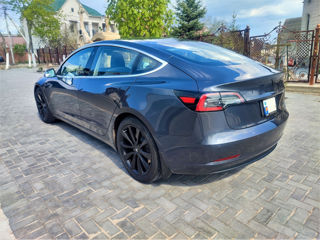 Tesla Model 3 foto 6