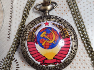 Продаются новые карманные часы с советской символикой.