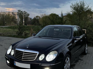 Mercedes E-Class foto 0