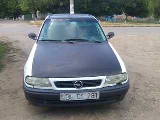 Opel Astra foto 1