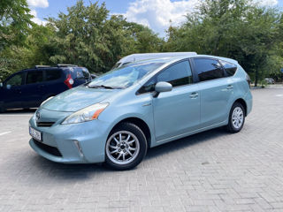 Toyota Prius v foto 5