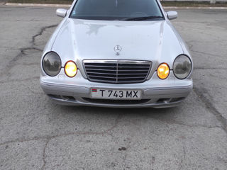 Mercedes E-Class foto 1