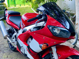 Yamaha R6 foto 3