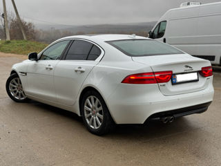 Jaguar XE foto 2