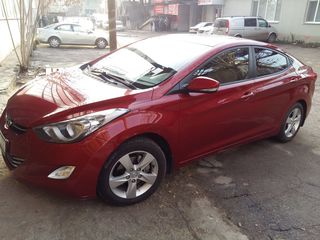 Hyundai Elantra foto 1