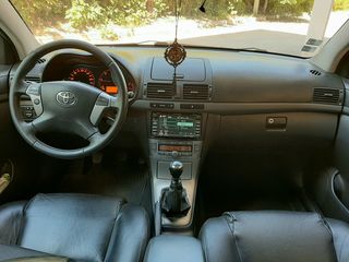 Toyota Avensis foto 3