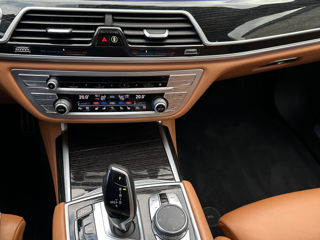 BMW 7 Series foto 18